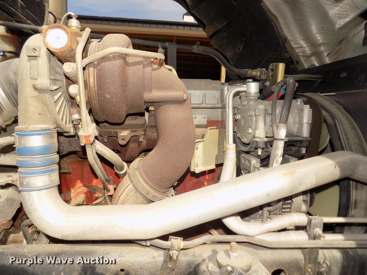 image for item DD2881 2004 GMC T7500 dump truck