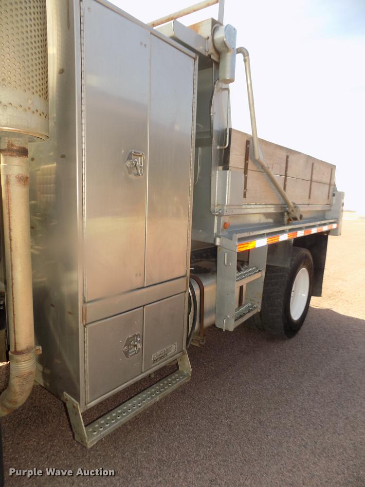 image for item DD2881 2004 GMC T7500 dump truck