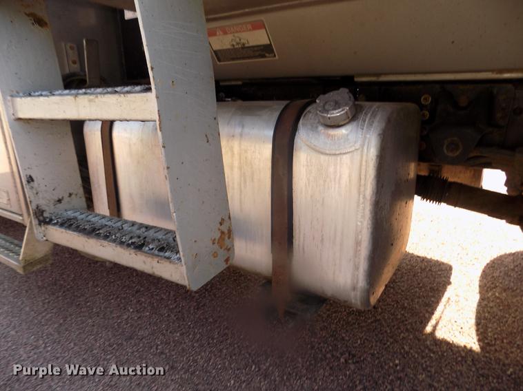 image for item DD2881 2004 GMC T7500 dump truck