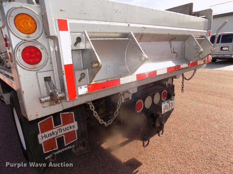 image for item DD2881 2004 GMC T7500 dump truck