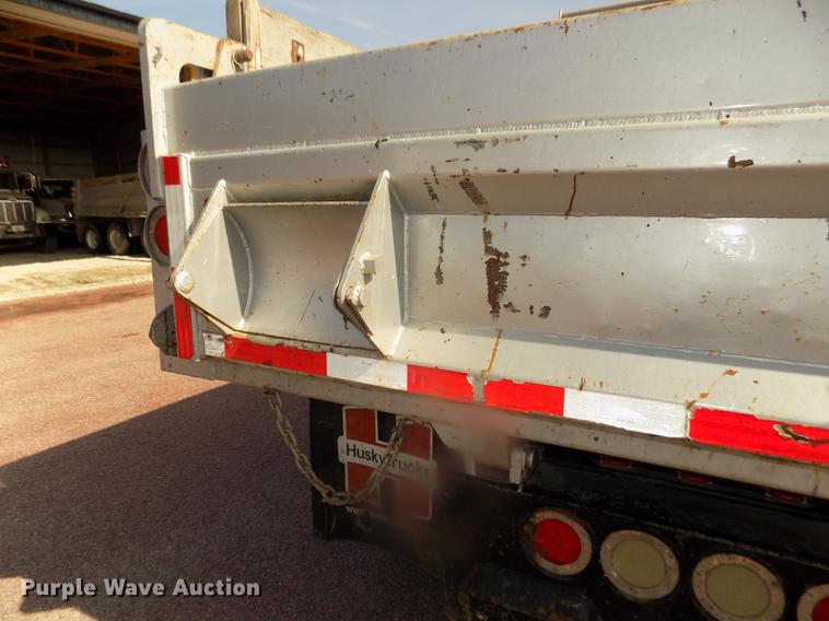 image for item DD2881 2004 GMC T7500 dump truck