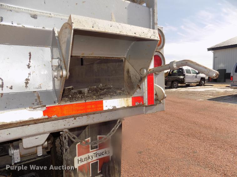 image for item DD2881 2004 GMC T7500 dump truck