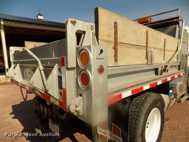 image for item DD2881 2004 GMC T7500 dump truck