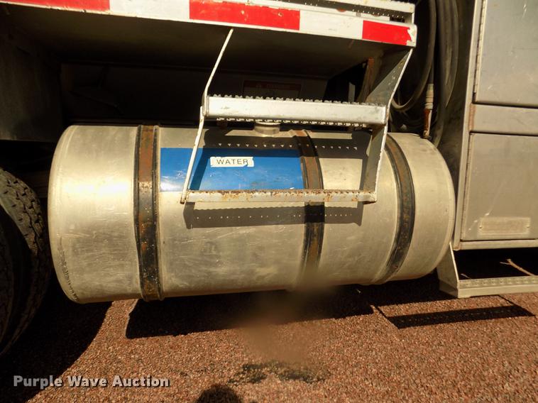 image for item DD2881 2004 GMC T7500 dump truck