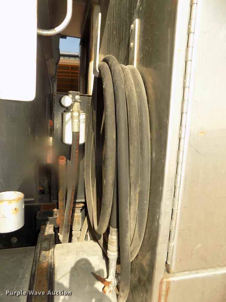 image for item DD2881 2004 GMC T7500 dump truck