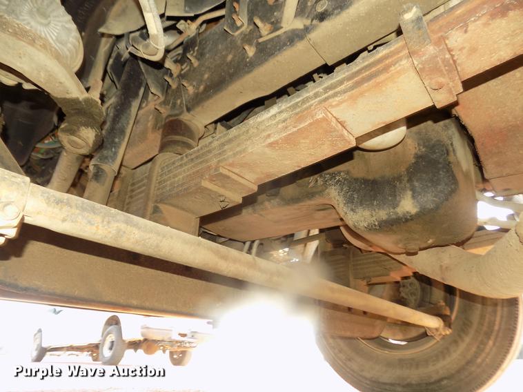 image for item DD2881 2004 GMC T7500 dump truck