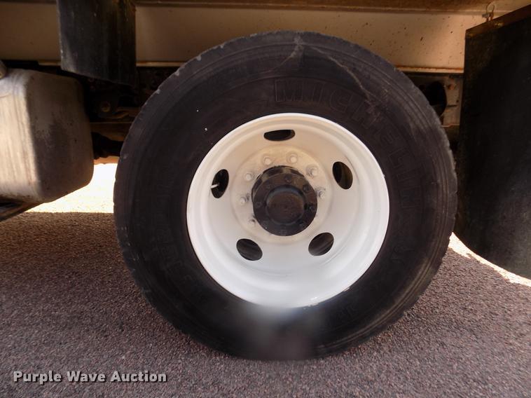 image for item DD2881 2004 GMC T7500 dump truck