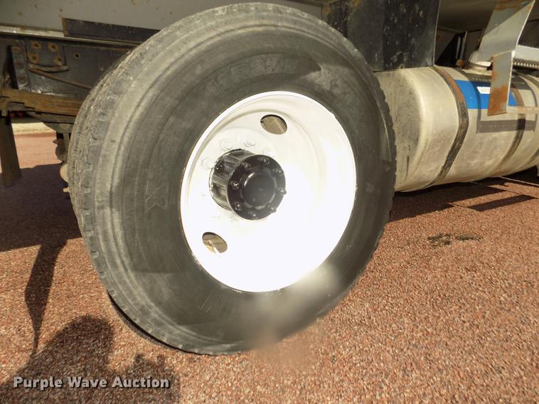 image for item DD2881 2004 GMC T7500 dump truck