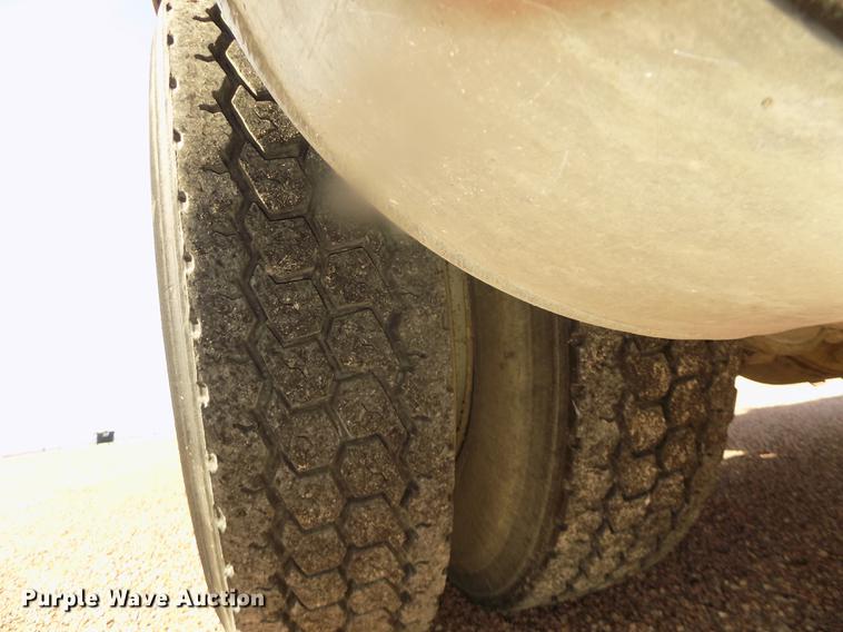 image for item DD2881 2004 GMC T7500 dump truck