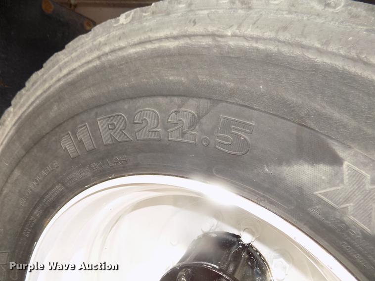 image for item DD2881 2004 GMC T7500 dump truck