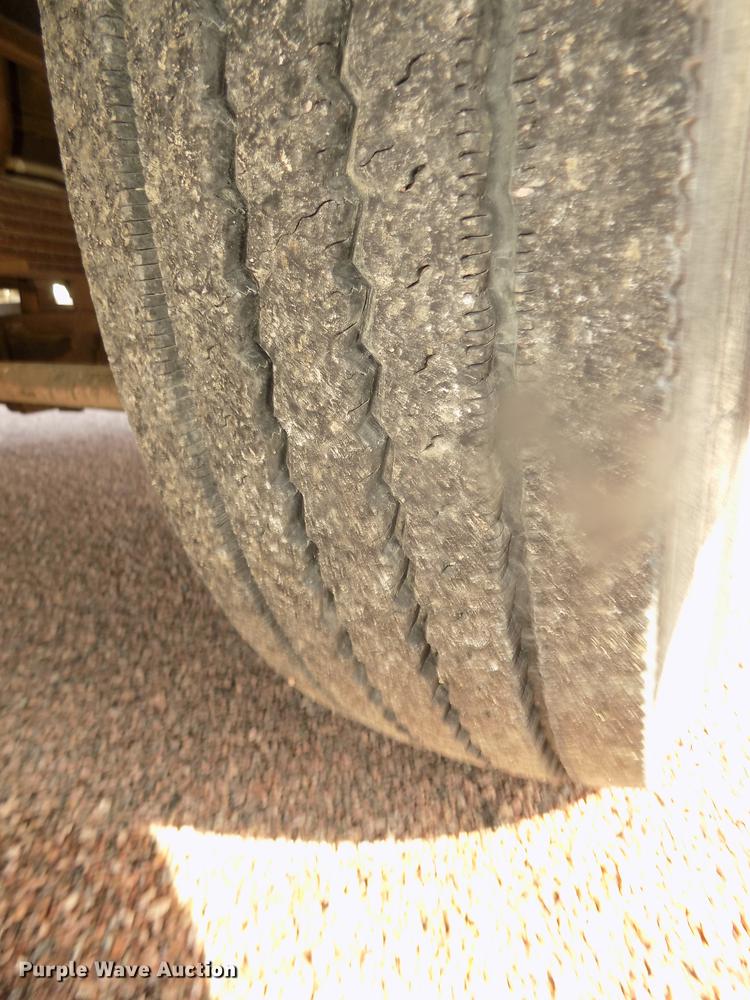 image for item DD2881 2004 GMC T7500 dump truck