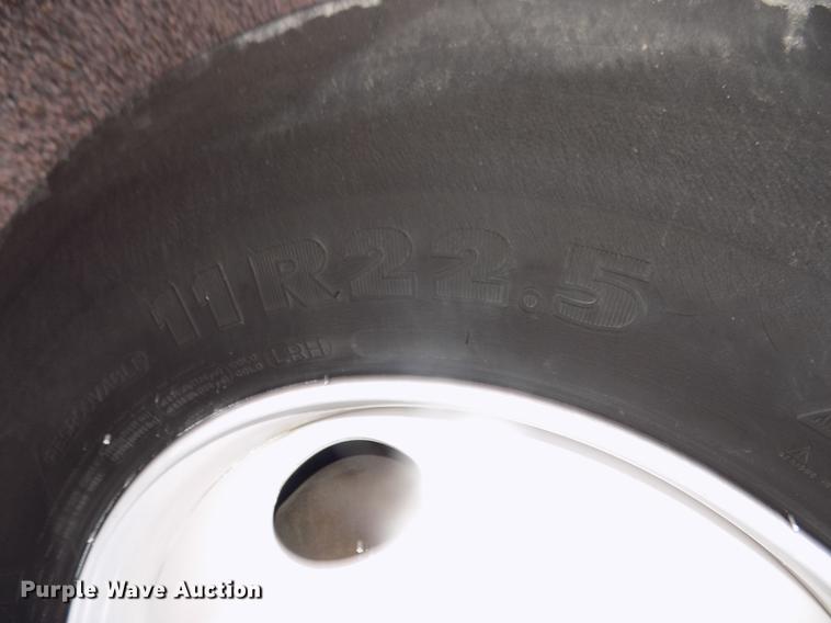 image for item DD2881 2004 GMC T7500 dump truck