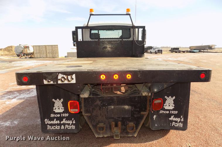 image for item DD2882 2003 International DuraStar 4300 flatbed truck