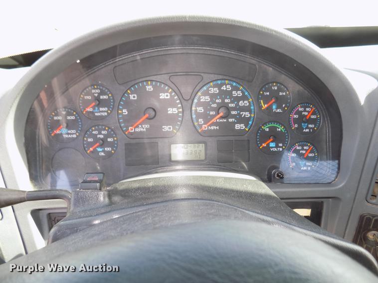 image for item DD2882 2003 International DuraStar 4300 flatbed truck