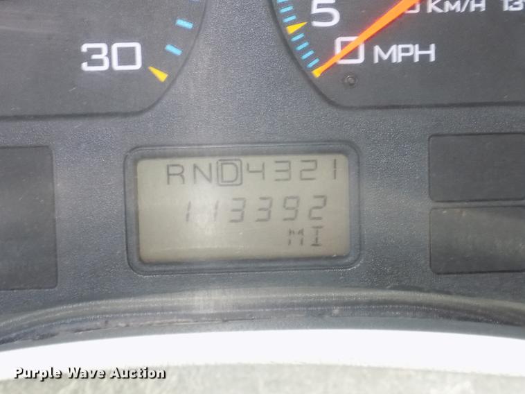 image for item DD2882 2003 International DuraStar 4300 flatbed truck