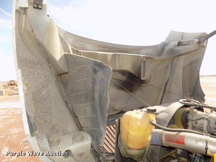 image for item DD2882 2003 International DuraStar 4300 flatbed truck