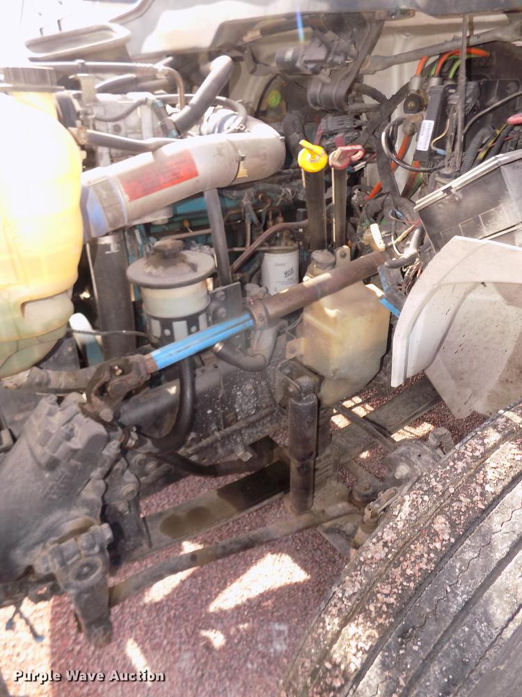 image for item DD2882 2003 International DuraStar 4300 flatbed truck