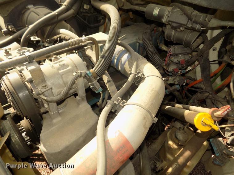 image for item DD2882 2003 International DuraStar 4300 flatbed truck