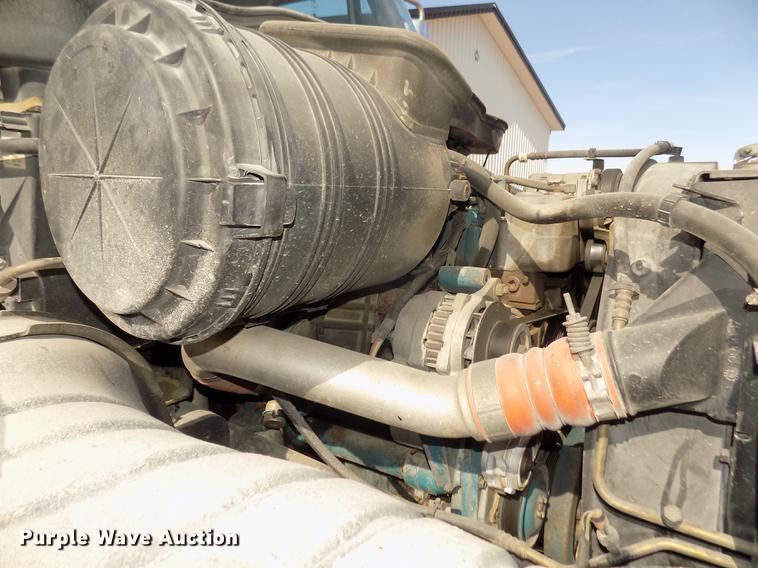 image for item DD2882 2003 International DuraStar 4300 flatbed truck