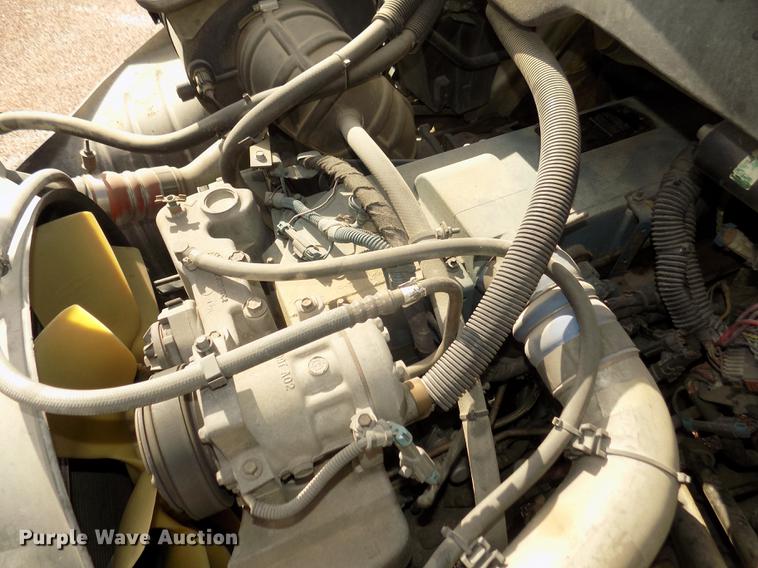 image for item DD2882 2003 International DuraStar 4300 flatbed truck