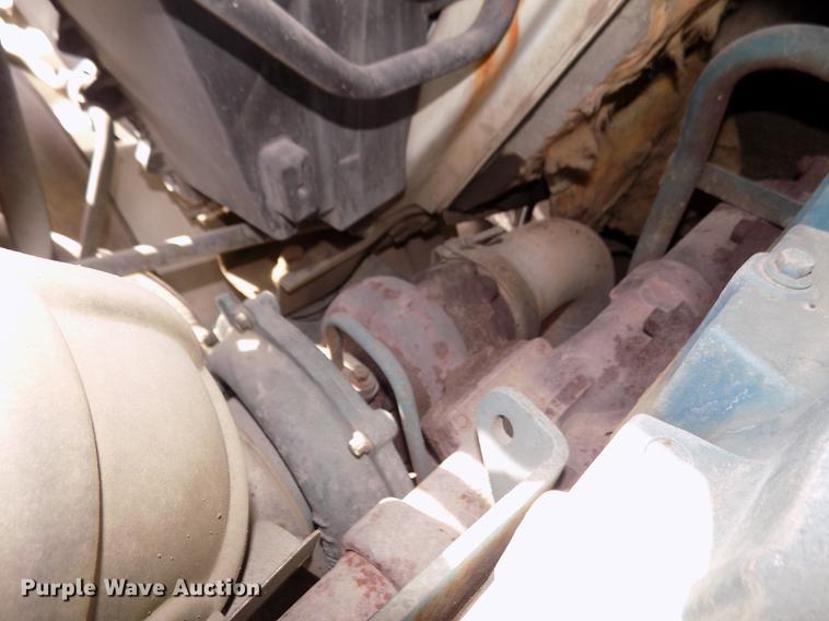 image for item DD2882 2003 International DuraStar 4300 flatbed truck