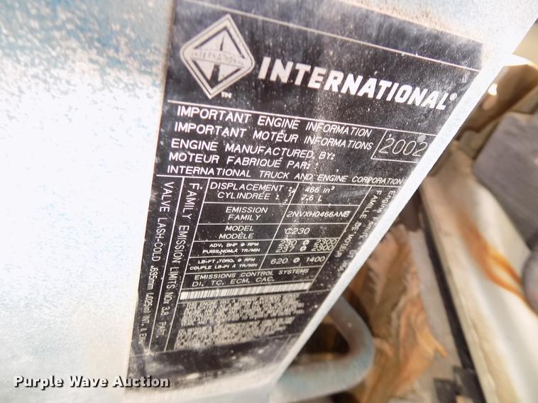 image for item DD2882 2003 International DuraStar 4300 flatbed truck