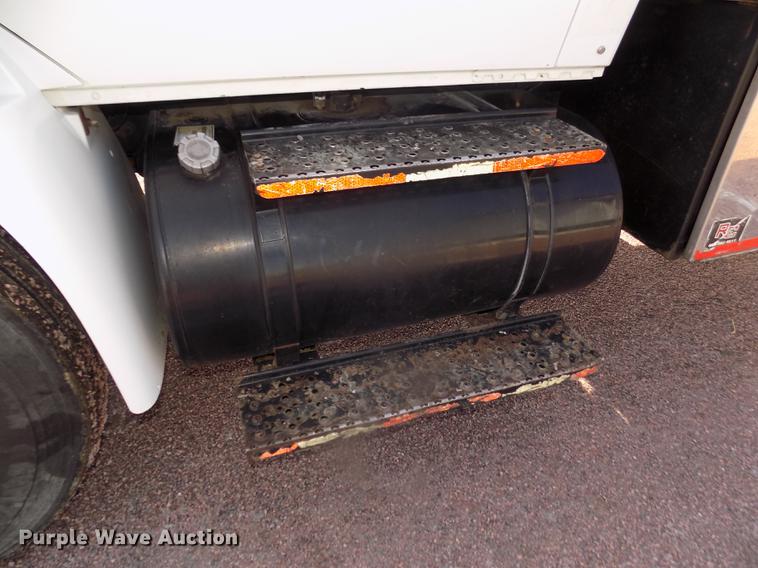 image for item DD2882 2003 International DuraStar 4300 flatbed truck