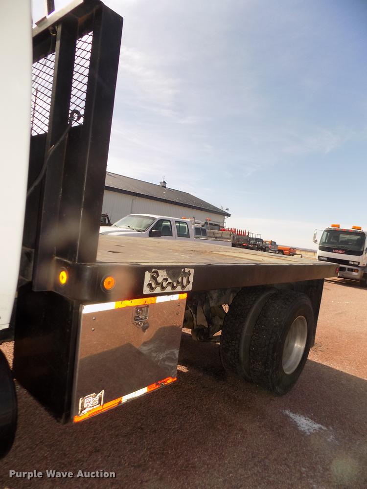 image for item DD2882 2003 International DuraStar 4300 flatbed truck