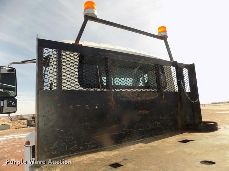 image for item DD2882 2003 International DuraStar 4300 flatbed truck