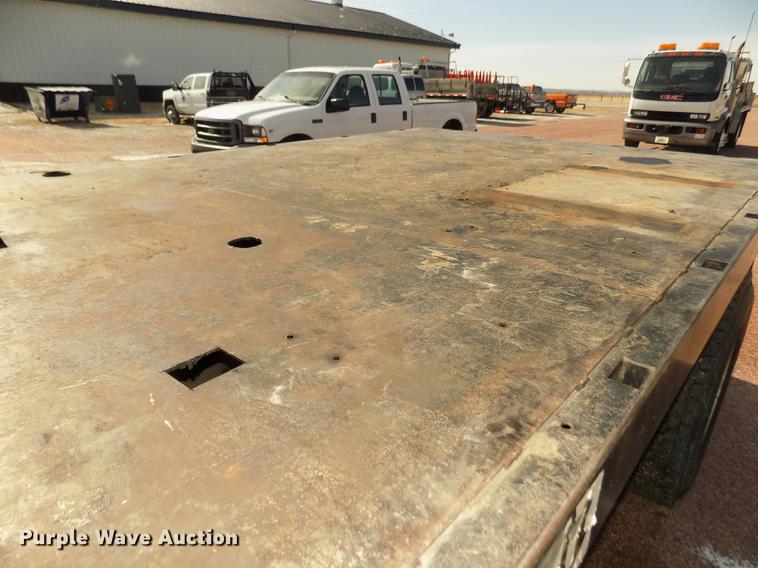 image for item DD2882 2003 International DuraStar 4300 flatbed truck