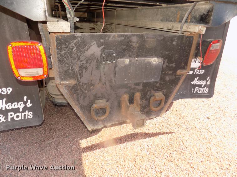 image for item DD2882 2003 International DuraStar 4300 flatbed truck