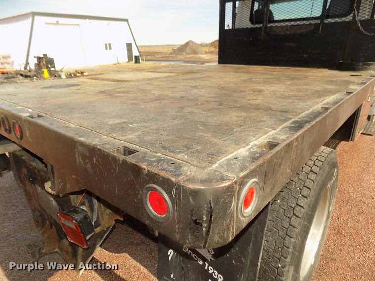 image for item DD2882 2003 International DuraStar 4300 flatbed truck