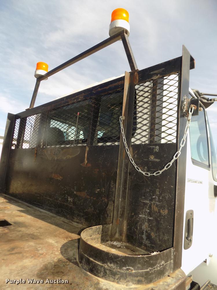 image for item DD2882 2003 International DuraStar 4300 flatbed truck