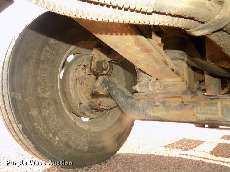 image for item DD2882 2003 International DuraStar 4300 flatbed truck