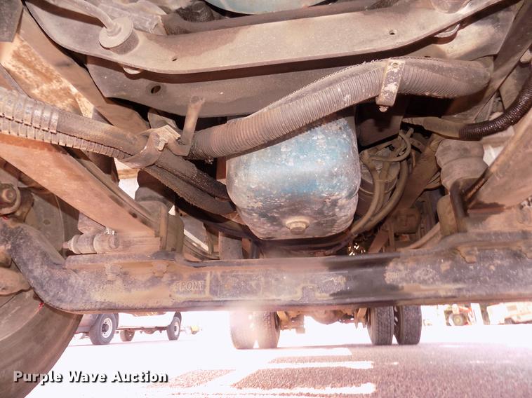 image for item DD2882 2003 International DuraStar 4300 flatbed truck