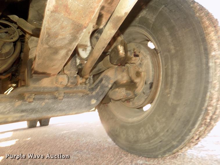 image for item DD2882 2003 International DuraStar 4300 flatbed truck