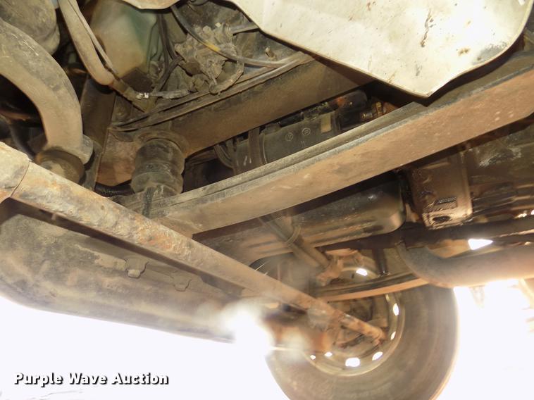 image for item DD2882 2003 International DuraStar 4300 flatbed truck