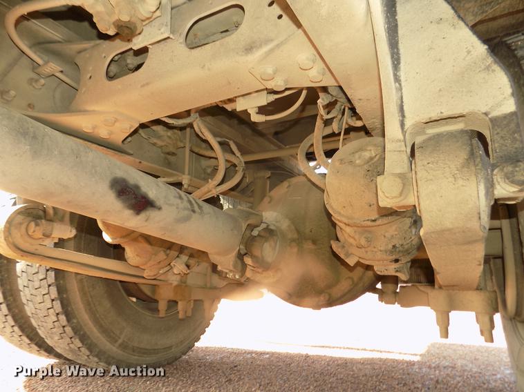 image for item DD2882 2003 International DuraStar 4300 flatbed truck