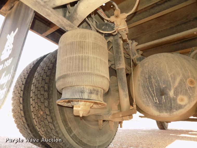 image for item DD2882 2003 International DuraStar 4300 flatbed truck