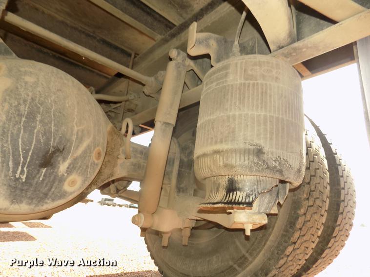 image for item DD2882 2003 International DuraStar 4300 flatbed truck