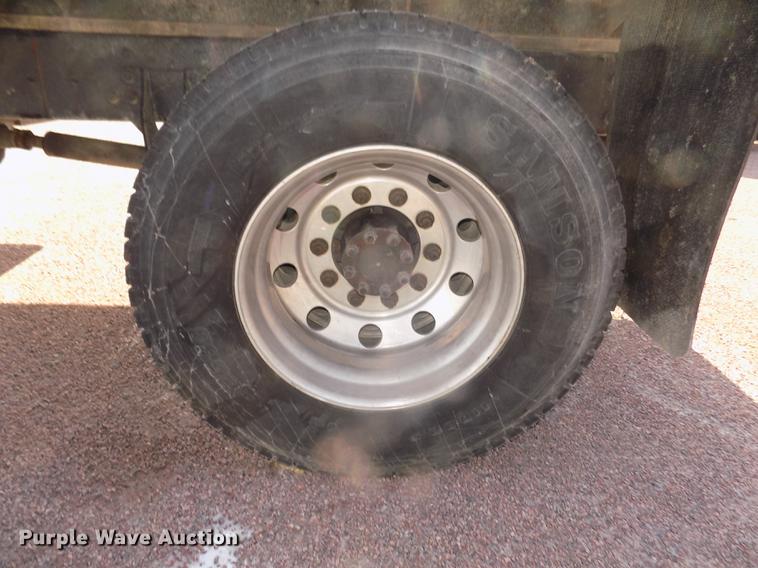 image for item DD2882 2003 International DuraStar 4300 flatbed truck