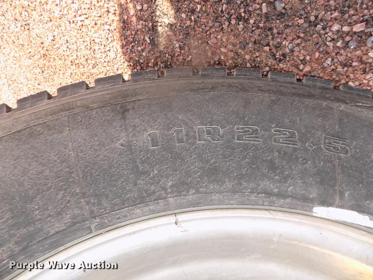 image for item DD2882 2003 International DuraStar 4300 flatbed truck