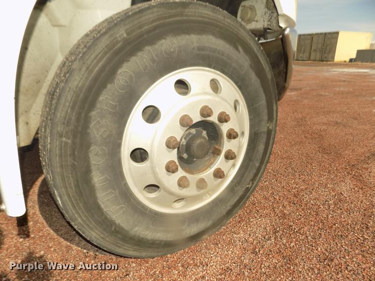 image for item DD2882 2003 International DuraStar 4300 flatbed truck