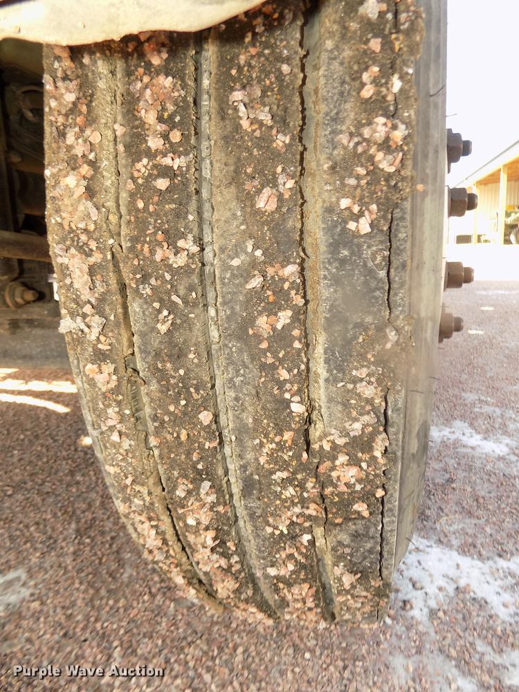 image for item DD2882 2003 International DuraStar 4300 flatbed truck