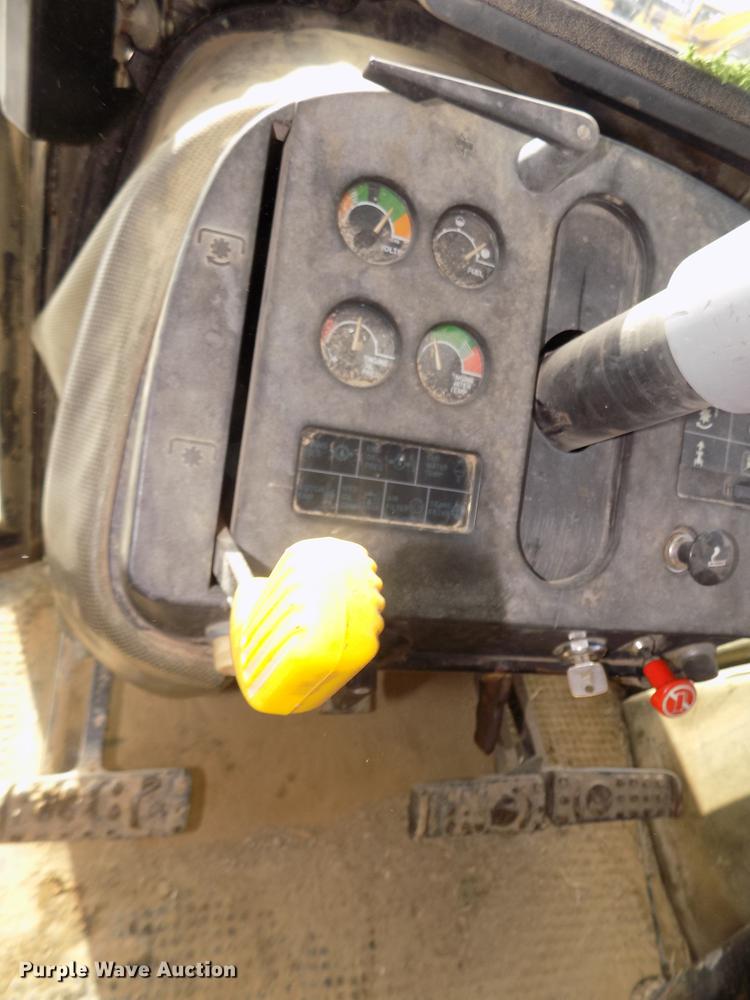 image for item DD2884 1983 John Deere 4850 MFWD tractor