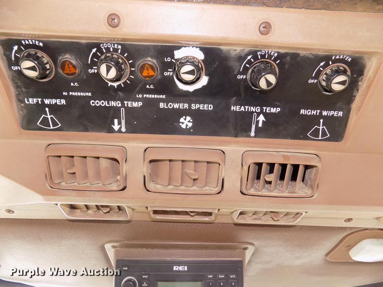 image for item DD2884 1983 John Deere 4850 MFWD tractor