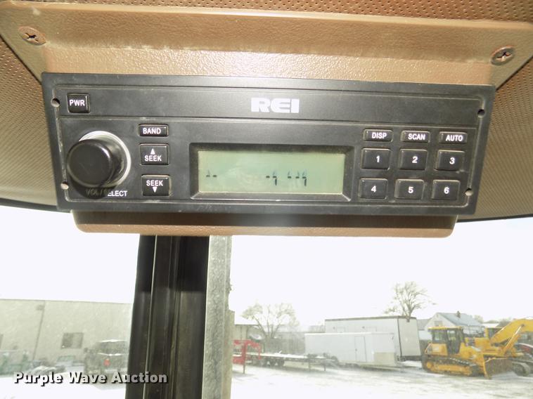 image for item DD2884 1983 John Deere 4850 MFWD tractor