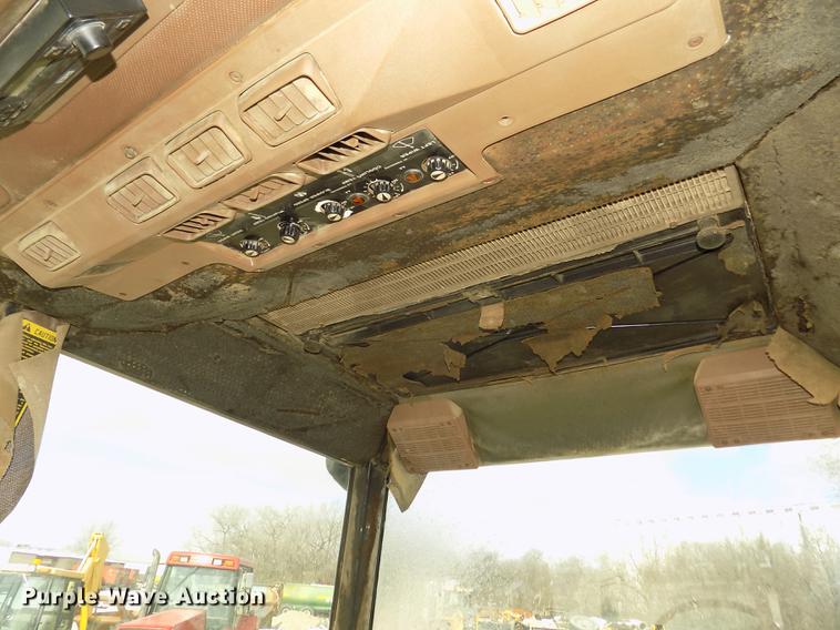 image for item DD2884 1983 John Deere 4850 MFWD tractor