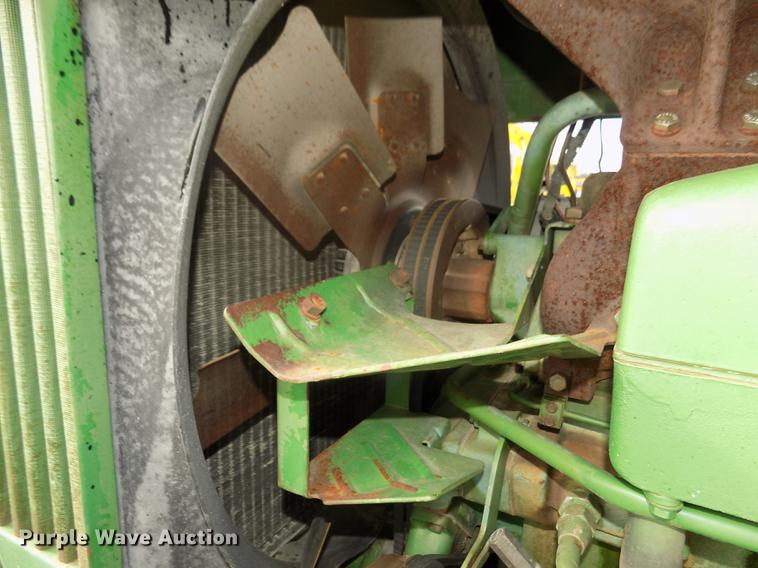 image for item DD2884 1983 John Deere 4850 MFWD tractor