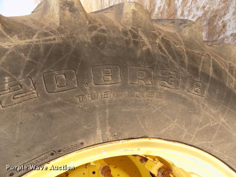 image for item DD2884 1983 John Deere 4850 MFWD tractor